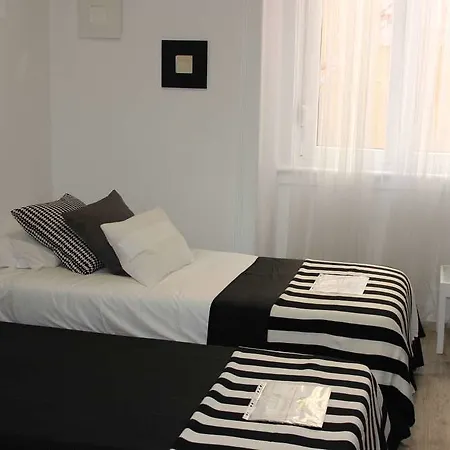 Royal Hostel *